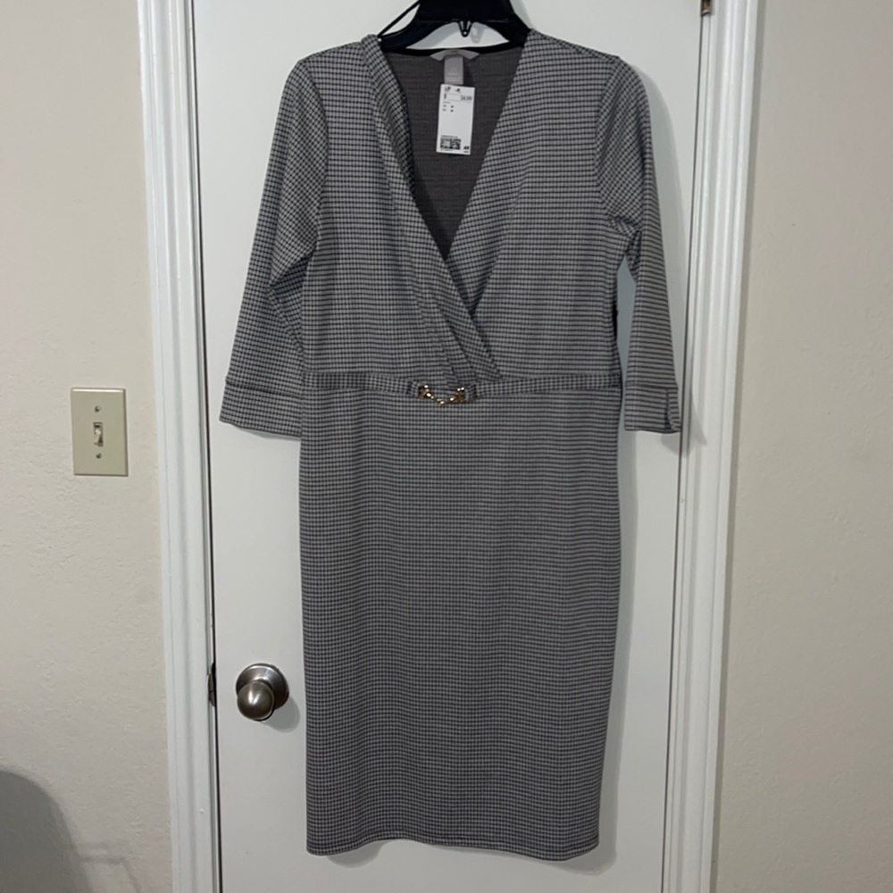H&M work dress. Size Medium. New with tags, never worn.